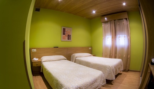 Habitación con 2 camas individuales