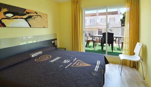 Apartamento, 1 habitación, terraza, vistas parciales al mar