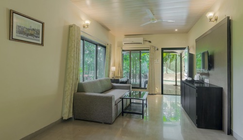 Pool Forest Suite