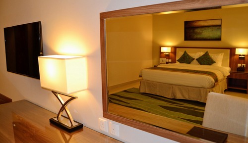 Suite, 1 cama de matrimonio grande, fumadores, vistas a la ciudad