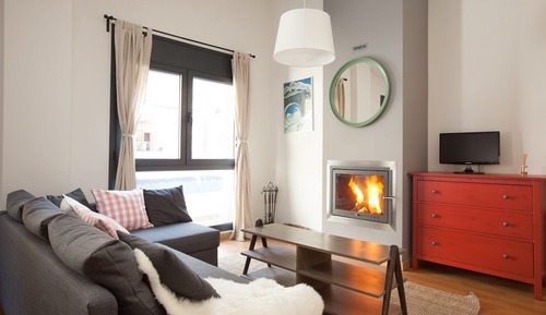 Superior One-Bedroom Apartment with Fireplace (5 minutes walking to the ski area)