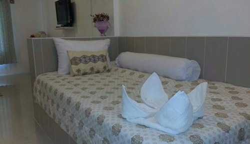 Habitación básica con 2 camas individuales, 2 camas individuales, en la zona del patio
