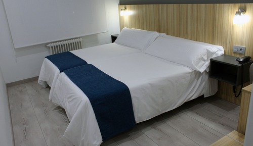Habitación con 2 camas individuales