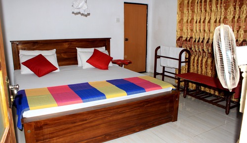 Habitación básica doble, 1 cama de matrimonio grande