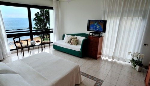 Suite estudio junior, varias camas, balcón, vistas al mar