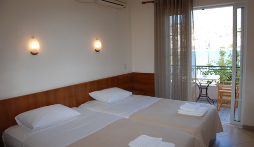 Habitación con 2 camas individuales, balcón, vistas al mar