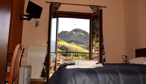 Quadruple Room (Meteora View)