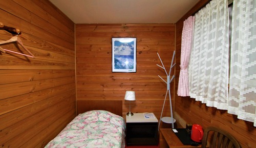 Habitación individual, baño compartido