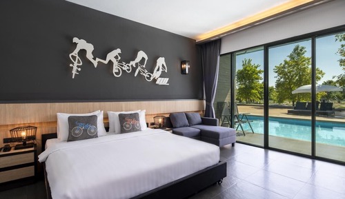 Habitación Deluxe doble, acceso a la piscina
