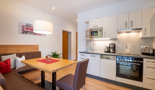 Apartamento familiar, 2 habitaciones, acceso a la piscina, junto a la montaña (cleaning fee 105 EUR)
