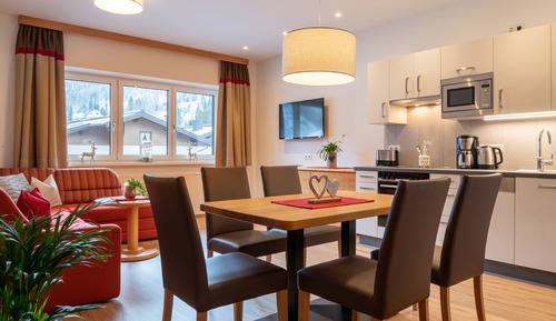 Apartamento clásico, acceso a la piscina, vistas a la montaña (cleaning fee 105 EUR)