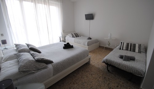 Habitación cuádruple, baño privado (with balcony)