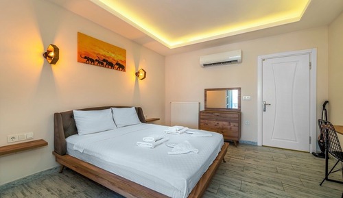 Standard Suite, 1 Queen Bed, Sea View