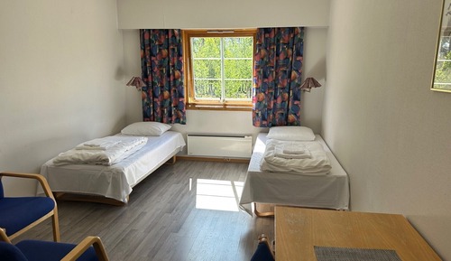 Habitación con 2 camas individuales, vistas a la montaña