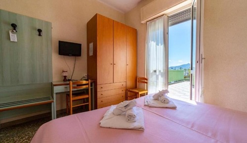 Habitación triple clásica, balcón, vistas al mar