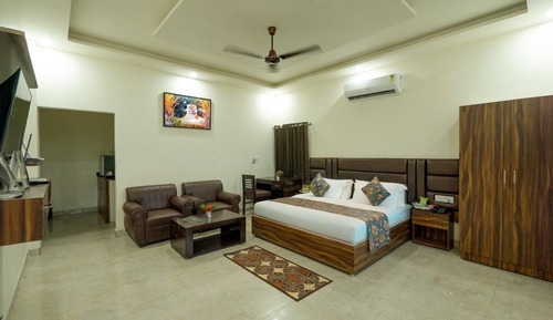 Family Room, Garden View