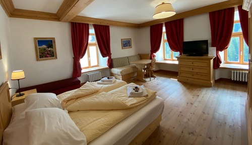 Habitación cuádruple Deluxe, vistas a la montaña