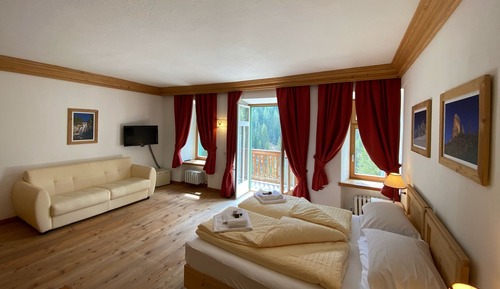 Habitación triple Deluxe, vistas a la montaña