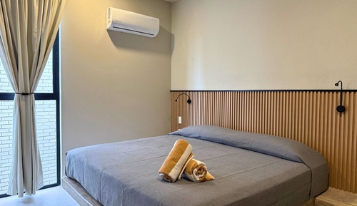 Classic Studio, 1 King Bed, Balcony