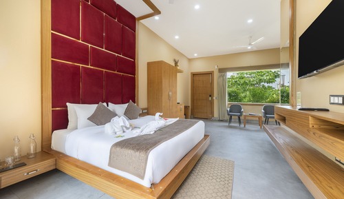 Royal Room, Garden View, Garden Area