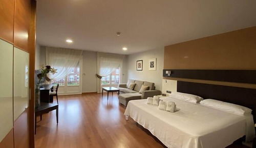 Deluxe Suite, Balcony, City View