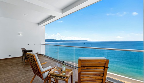Comfort Condo, 2 Bedrooms, Balcony, Beach View