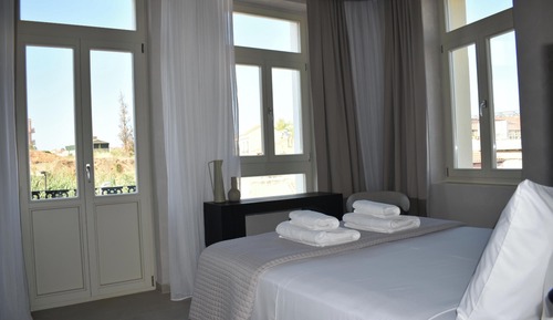 Deluxe Suite, City View