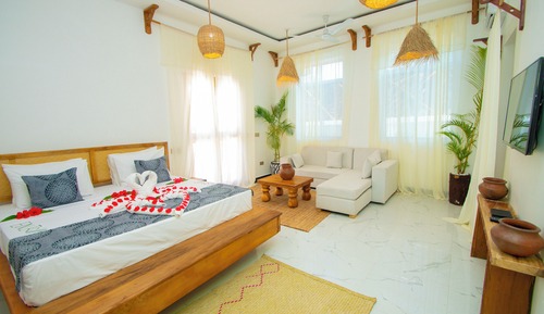 Luxury Studio Suite, Pool View