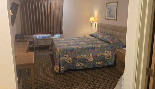 Room, 1 King Bed, Non Smoking, Jetted Tub