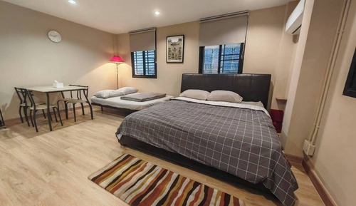 Habitación familiar, balcón, vistas a la ciudad