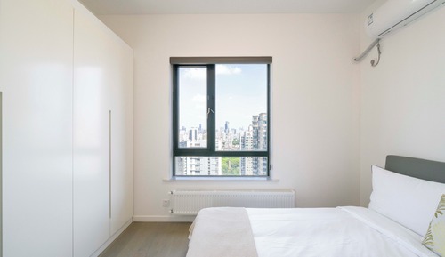 Apartamento superior, 4 habitaciones, balcón, vistas a la ciudad