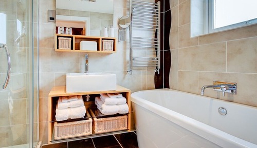 Habitación con 1 cama doble o 2 individuales, baño privado, vistas al mar
