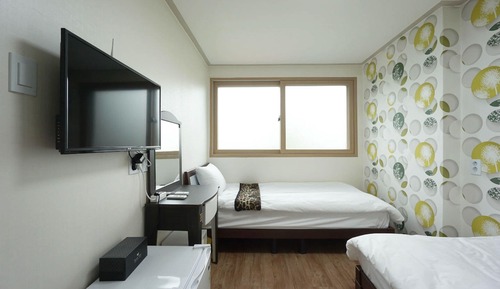 Habitación con 2 camas individuales (Bigger than most rooms in Seoul)
