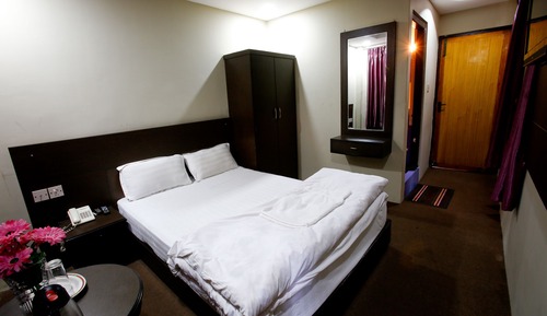 Habitación Deluxe con 1 cama doble o 2 individuales, baño privado