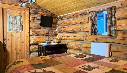 Trapper Cabin (Shared Restroom)