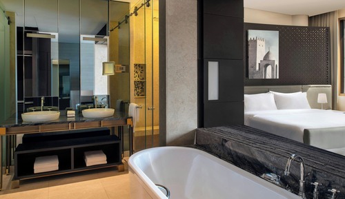 Habitación Deluxe, 1 cama de matrimonio grande, vistas a la ciudad