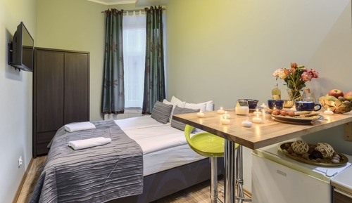 Habitación económica con 1 cama doble o 2 individuales, baño privado, vistas al patio