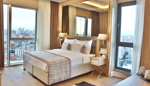 Queen Suite With 2 Bedrooms