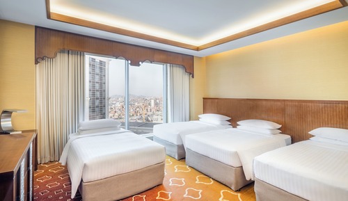 Habitación Deluxe, varias camas, fumadores, vistas a la ciudad