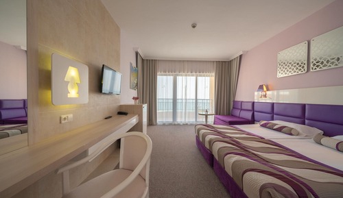 Habitación estándar doble, vistas parciales al mar (Free Aquapark Access)