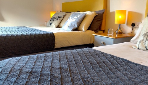 Habitación triple (Room 4)