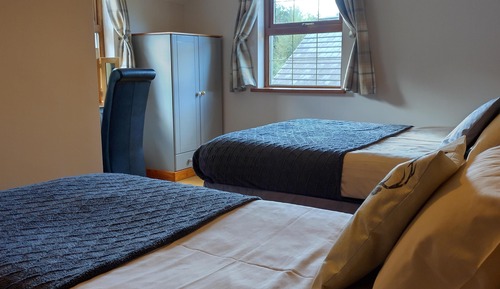 Habitación (Large Room 3)