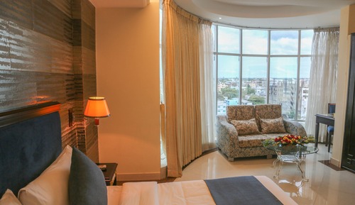Suite estudio estándar, 1 cama de matrimonio grande, no fumadores, vistas a la ciudad