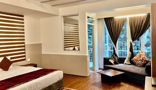 Habitación superior, 1 cama de matrimonio grande con sofá cama, no fumadores, balcón
