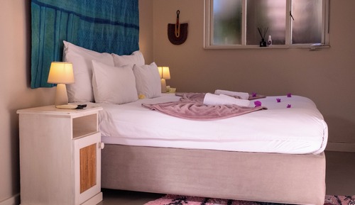 Habitación básica con 1 cama doble o 2 individuales