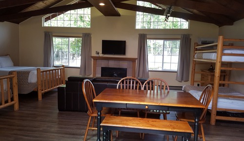Deluxe Studio, Full Kitchen, Multiple Beds (No Pets Allowed On Premises)