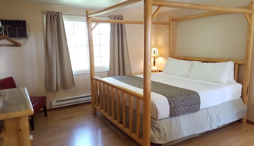 Deluxe Room, 1 King Bed, Kitchenette (No Pets Allowed On Premises)