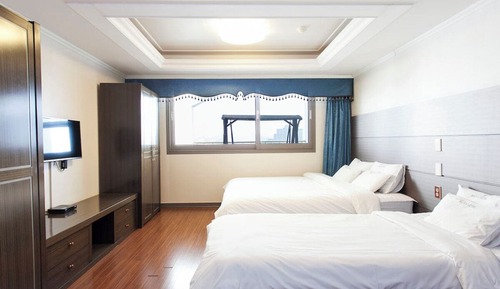Royal  Suite Condo