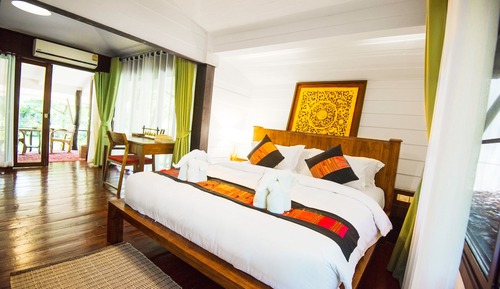 Deluxe Family Suite (6 Adults)
