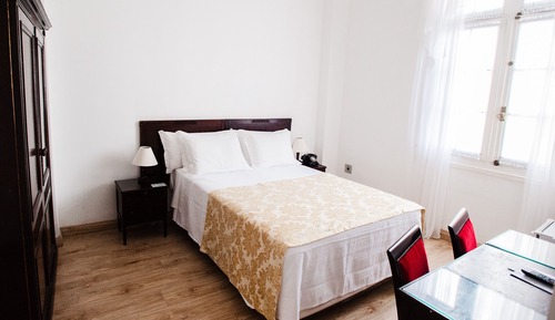 Habitación estándar con 2 camas individuales, 1 cama doble